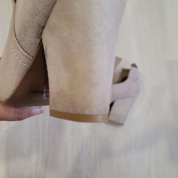 QUPID Tan Suede Ankle Booties size 5 1/2 - Picture 14 of 17